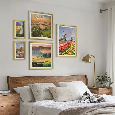 Poliptih v okvirju naravna pokrajina s slapovi in vetrnicami