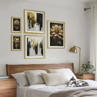 Komplet ujemajočih se slik s cvetličnimi motivi za moderen in eleganten videz