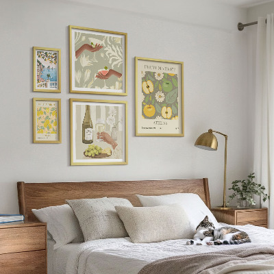 Poliptih v okvirju Atmosferske ilustracije iz sedemdesetih let prejšnjega stoletja