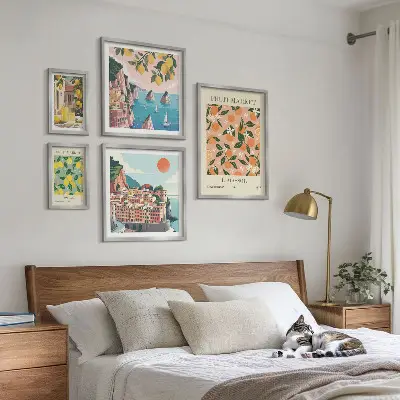 Komplet ujemajočih se slik z motivom tržnice s sadjem ob morju