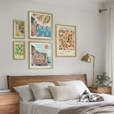 Komplet ujemajočih se slik z motivom tržnice s sadjem ob morju