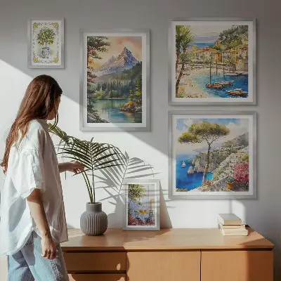 Komplet ujemajočih se slik z motivi gorske in morske pokrajine