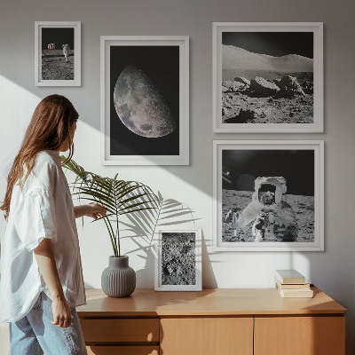 Poliptih v okvirju Lunine pokrajine astronavtov