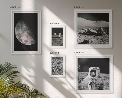 Poliptih v okvirju Lunine pokrajine astronavtov