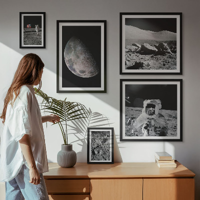 Poliptih v okvirju Lunine pokrajine astronavtov