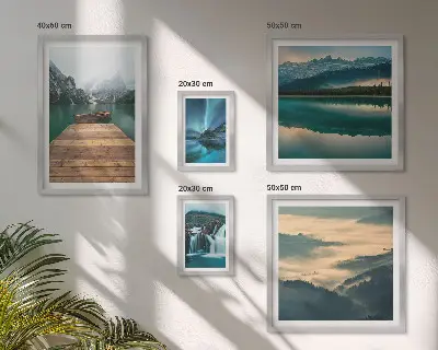 Komplet ujemajočih se slik pokrajine s slapovi in gorami