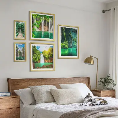 Poliptih v okvirju tropski slapovi v zeleni naravi