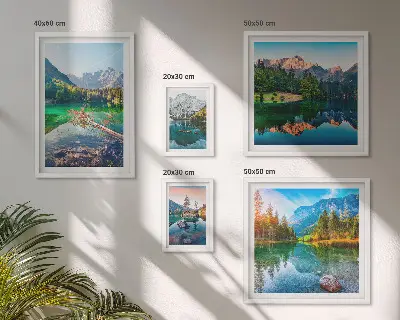 Komplet ujemajočih se slik gorske pokrajine, jezera in gozdovi