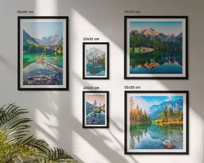 Komplet ujemajočih se slik gorske pokrajine, jezera in gozdovi