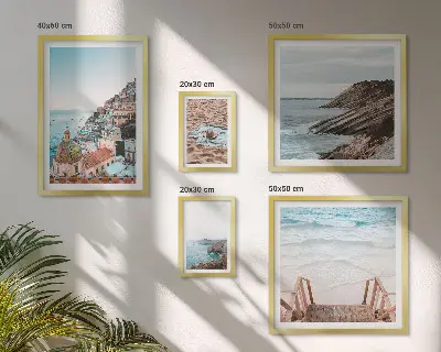 Komplet ujemajočih se slik z motivi italijanskih mest, plaž in sprostitve