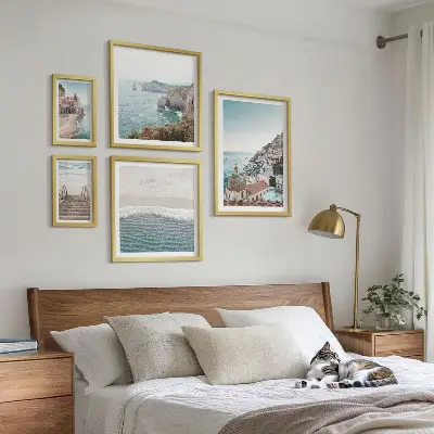 Komplet 5 slik v okvirju z motivom pokrajine obmorskega mesta