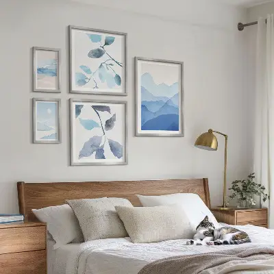 Komplet ujemajočih se slik minimalistična modra narava