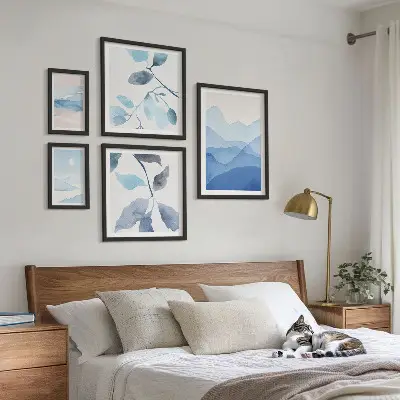 Komplet ujemajočih se slik minimalistična modra narava