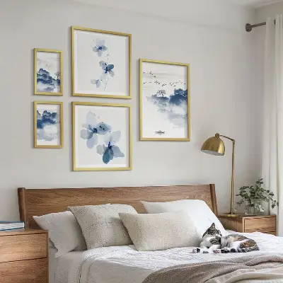 Komplet ujemajočih se slik pokrajine z rožami in vodo za mirno vzdušje