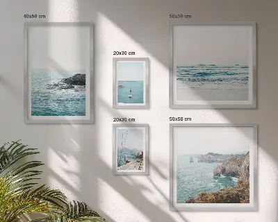 Poliptih v okvirju mirni razgledi na morje, plaže in pečine