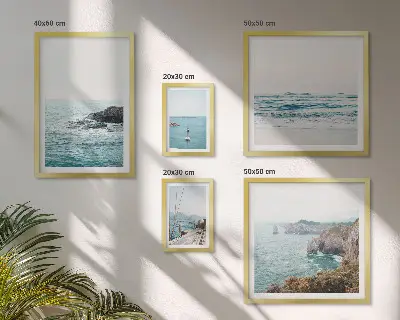 Poliptih v okvirju mirni razgledi na morje, plaže in pečine