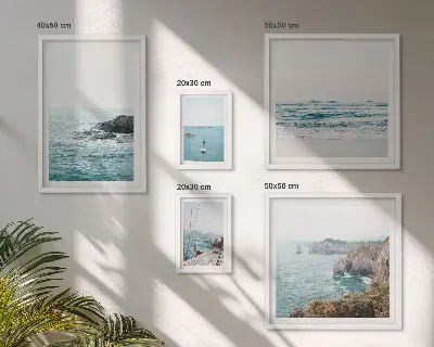 Poliptih v okvirju mirni razgledi na morje, plaže in pečine