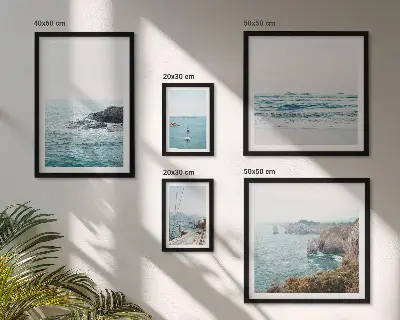 Poliptih v okvirju mirni razgledi na morje, plaže in pečine
