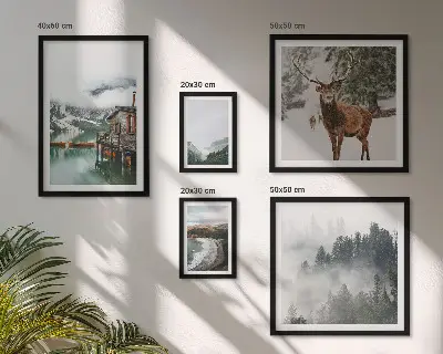 Komplet ujemajočih se slik z motivom narave, divjadi in gora