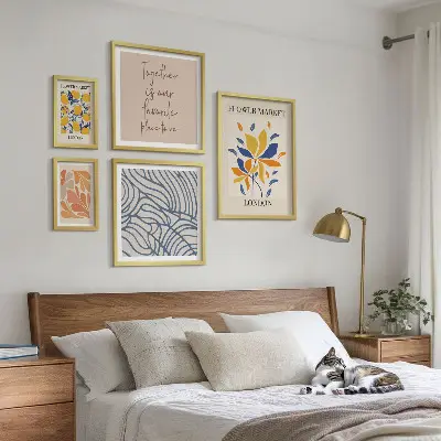Komplet 5 slik v okvirju cvetlični motivi z londonskimi napisi