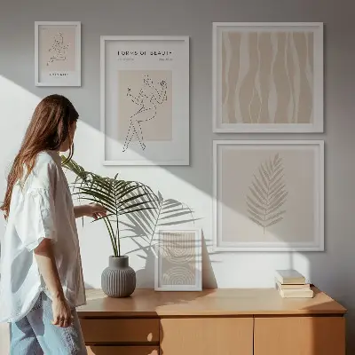 Komplet minimalističnih motivov ujemajoče se slike