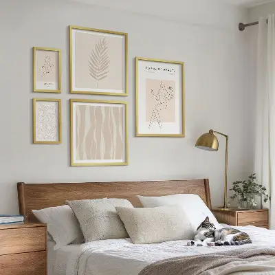 Komplet 5 slik v okvirju elegantna grafika z motivi žensk in rastlin