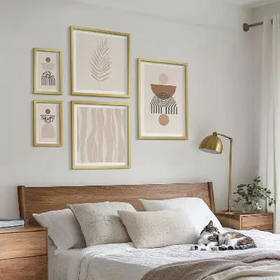 Komplet ujemajočih se slik z abstraktnimi oblikami narave