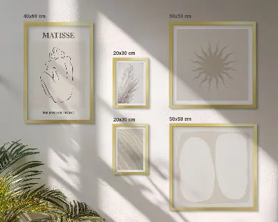 Komplet ujemajočih se slik z minimalističnimi oblikami v boho slogu