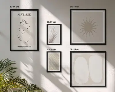 Komplet ujemajočih se slik z minimalističnimi oblikami v boho slogu