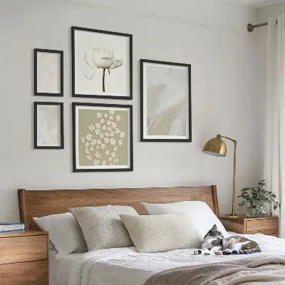 Poliptih v okvirju z motivom rož in modnimi boho teksturami
