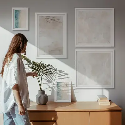 Komplet 5 slik v okvirju z motivom nežne akvarelne teksture