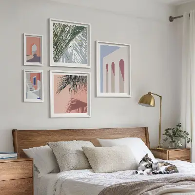 Poliptih z ilustracijami mestne arhitekture v okvirju