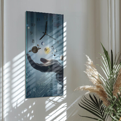 Navpična stenska ura Roka planeta