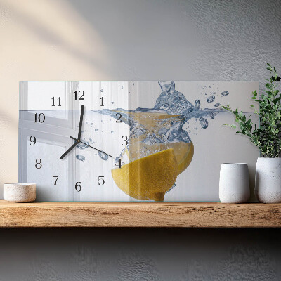 Horizontalna ura Rezina limone v vodi