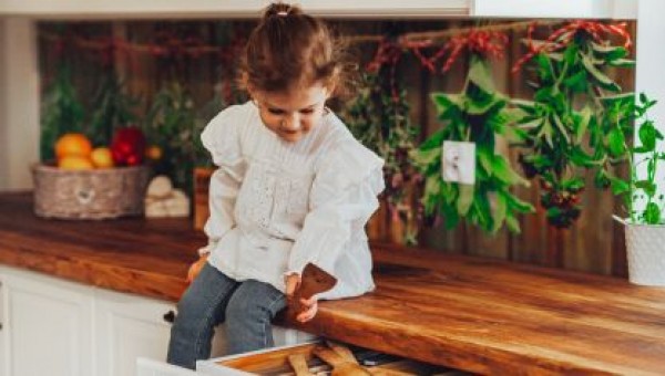 Kaj bo delovalo na steni nad kuhinjskim pultom? Pregled rešitve