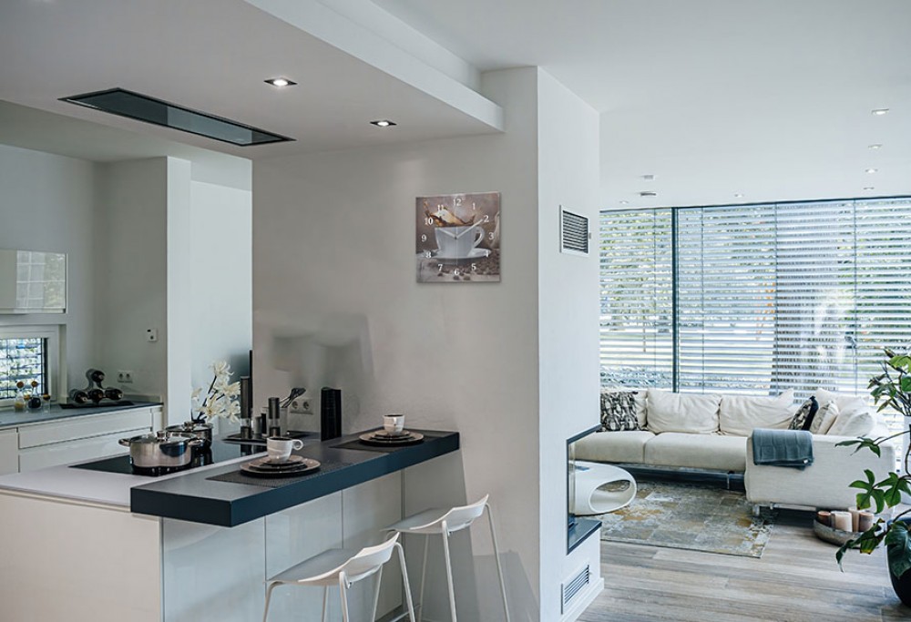 Odprta kuhinja z dnevno sobo